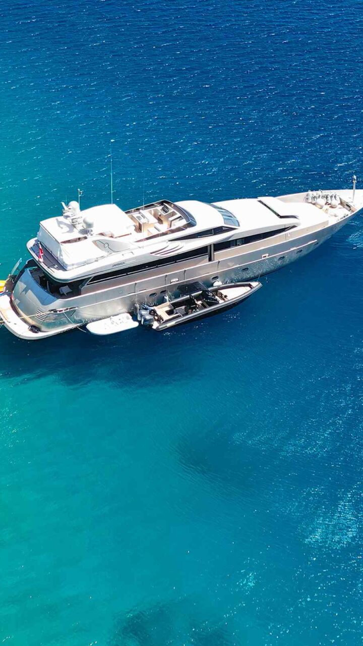 https://aqualogcharters.com/wp-content/uploads/2023/01/card_image_03-720x1280.jpg